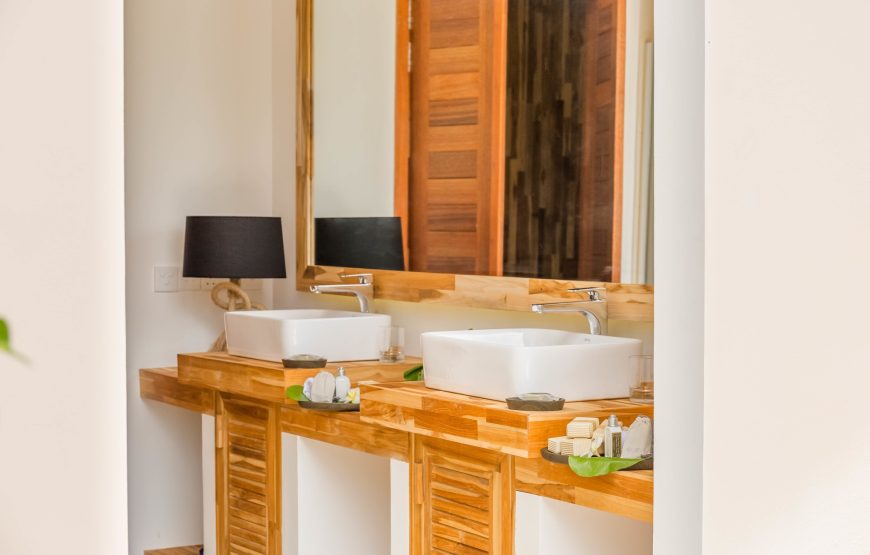 BEACH VILLA WITH POOL